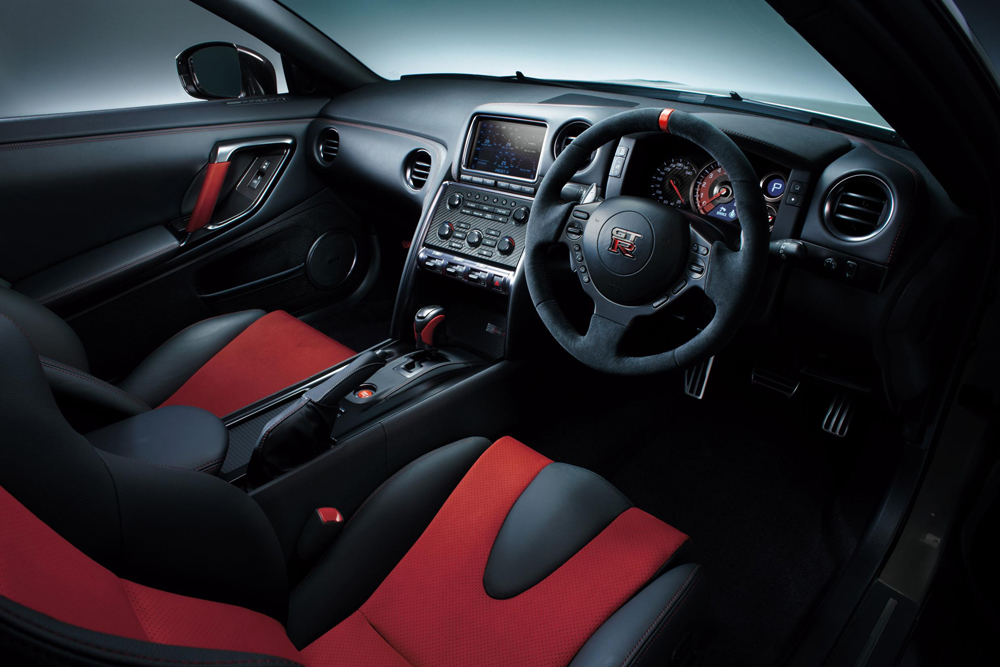 2014 nissan gt-r interior