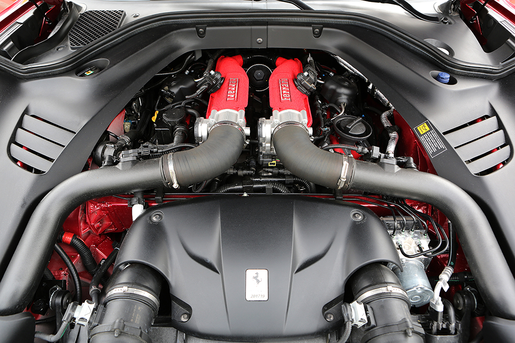 Ferrari California T 2014 engine