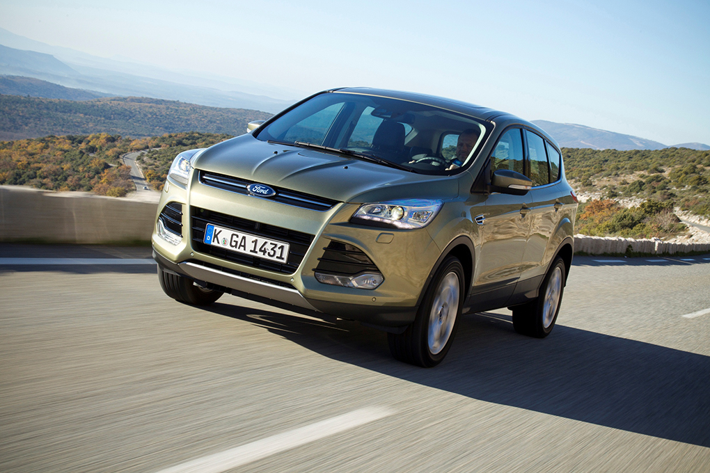 Ford Kuga front driving 2014