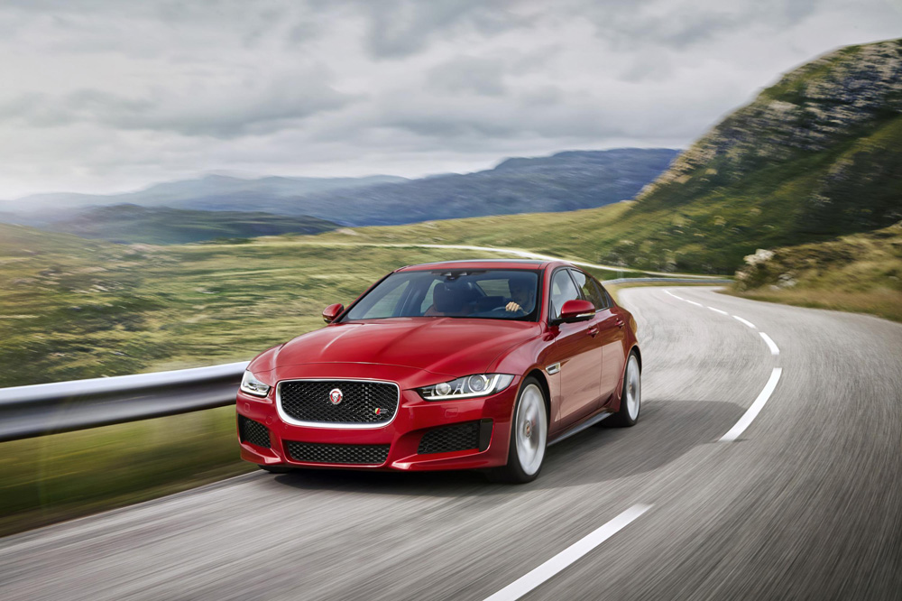 897270_JAGUAR_XE_S_DYNAMIC_03