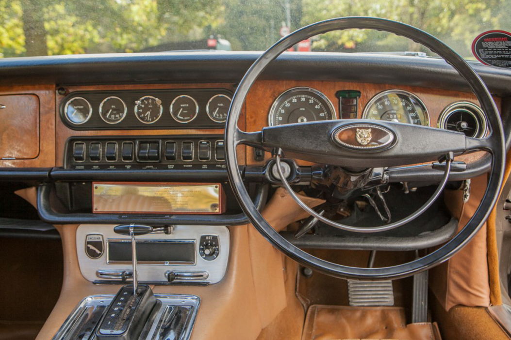 128161181_Sunday-Times-Driving-Jonathan-Evans-and-Peter-Clarke-Classic-Mk2-jag-and-original-XJS