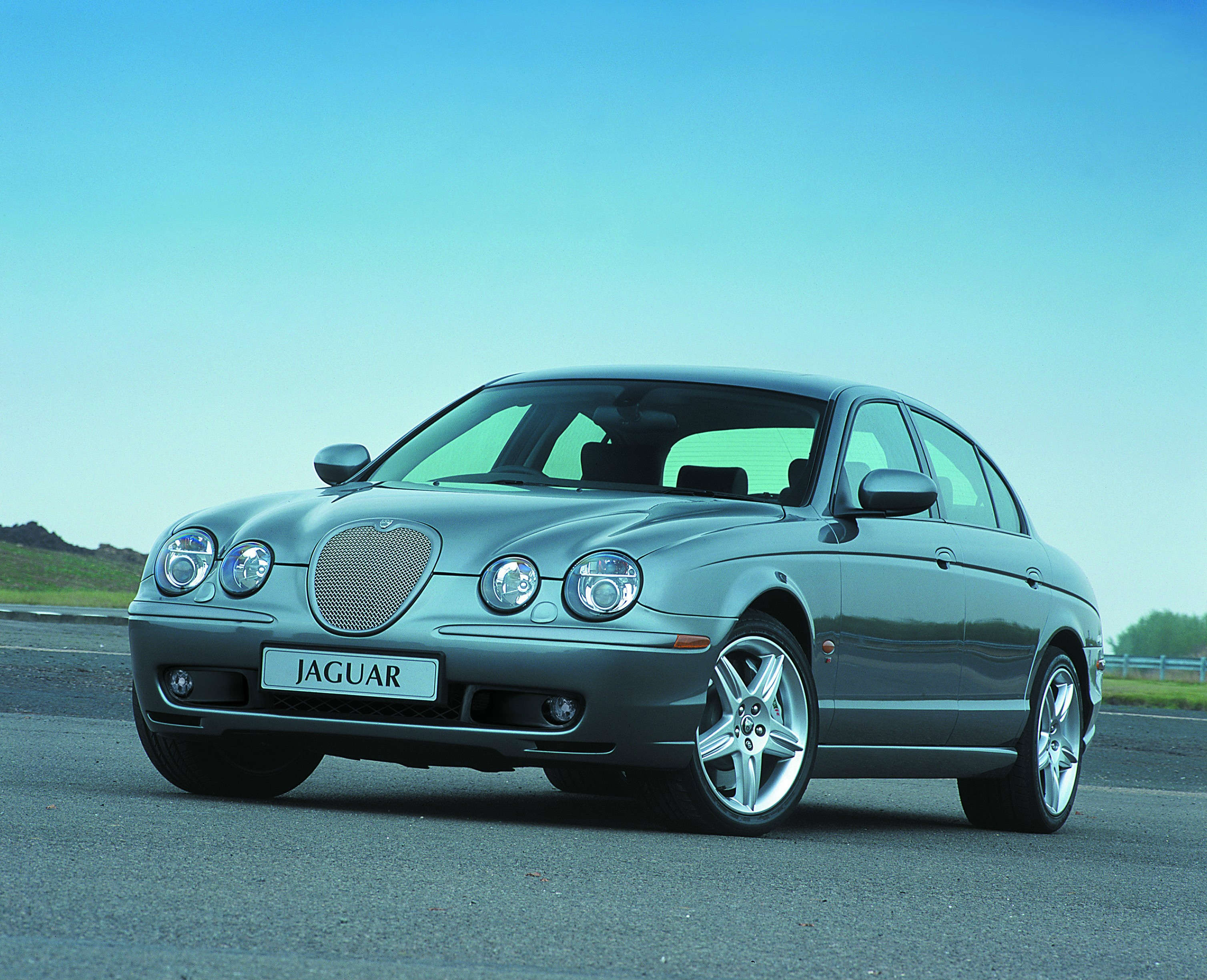 Jaguar S-type R saloon