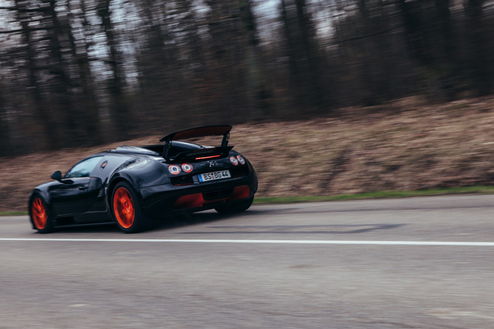 Alex Goy drives the Bugatti Veyron for the Sunday Times Drving