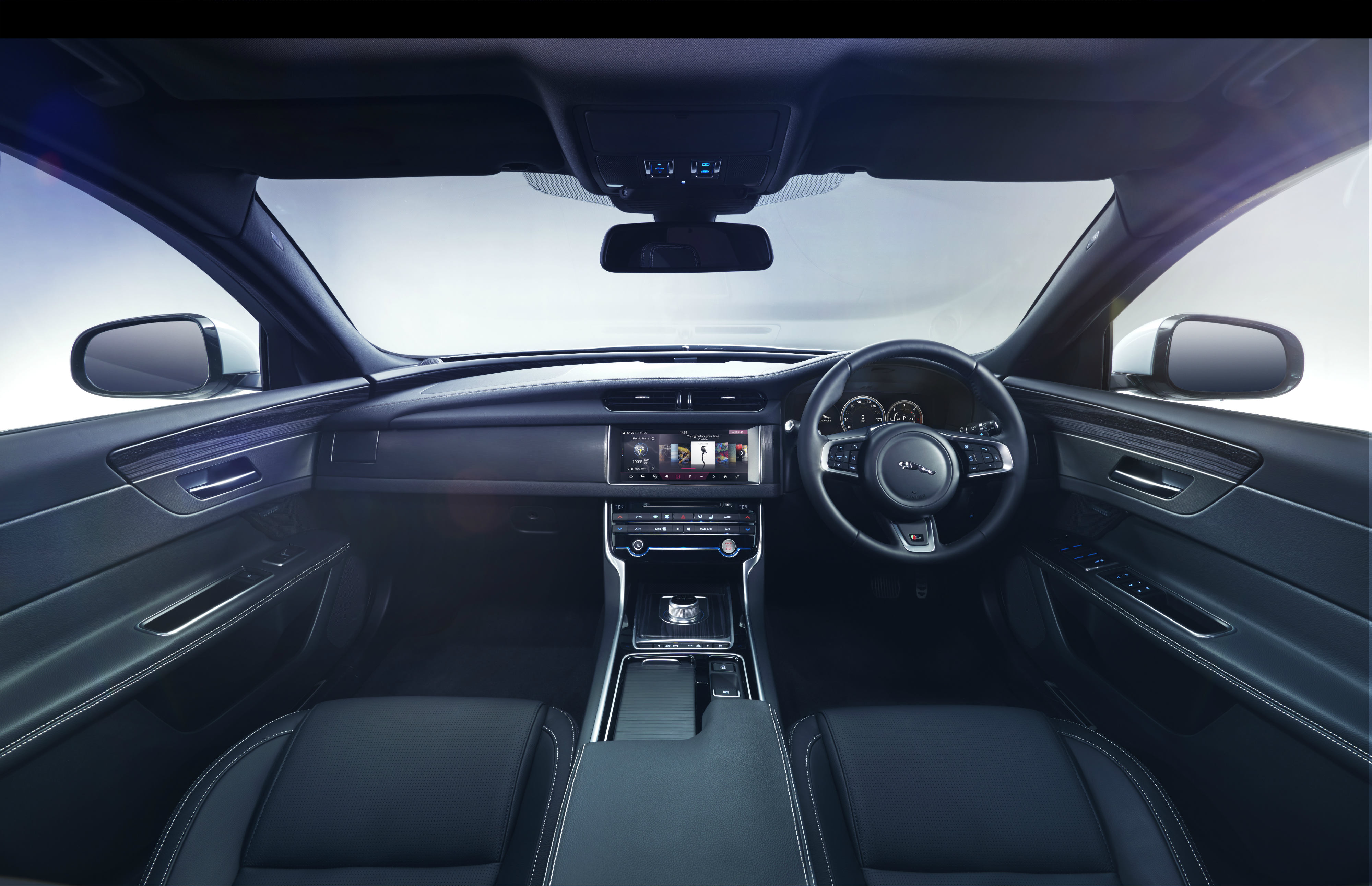 Jaguar XF 2015 interior