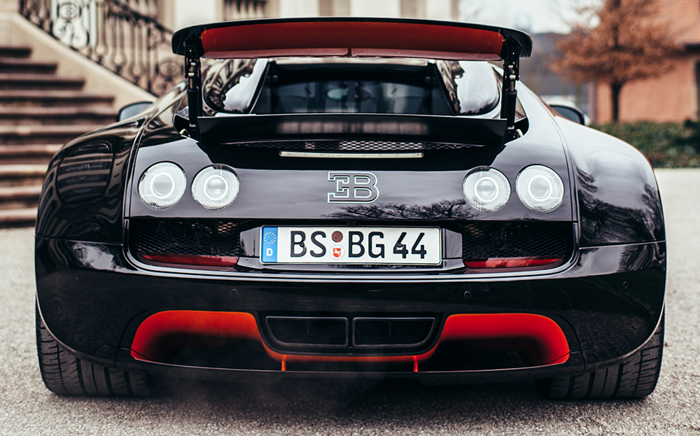 Alex Goy drives the Bugatti Veyron Grand Sport Vitesse for the Sunday Times Drving