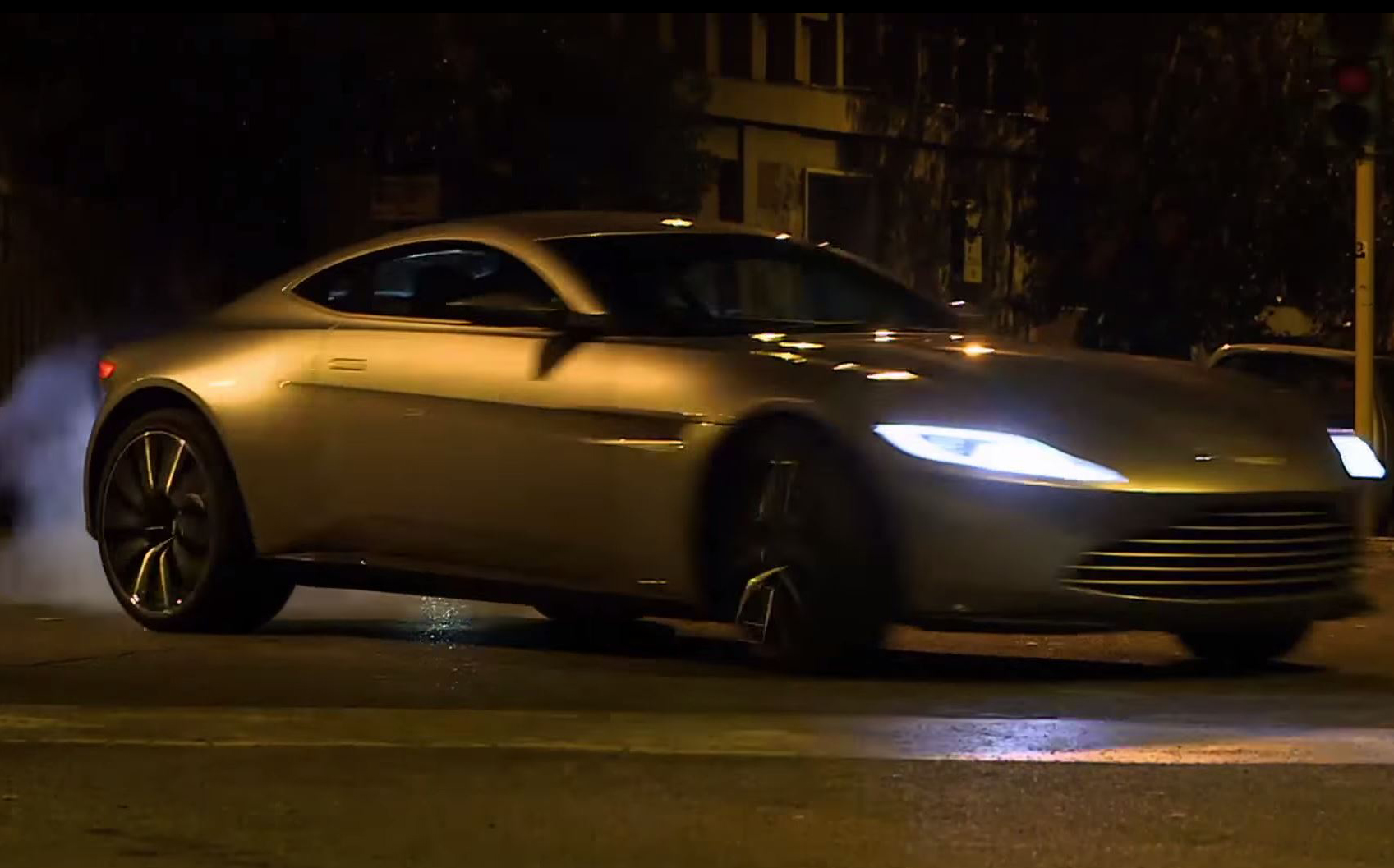 Spectre car chase video of Aston Martin DB10 and Jaguar C-X75