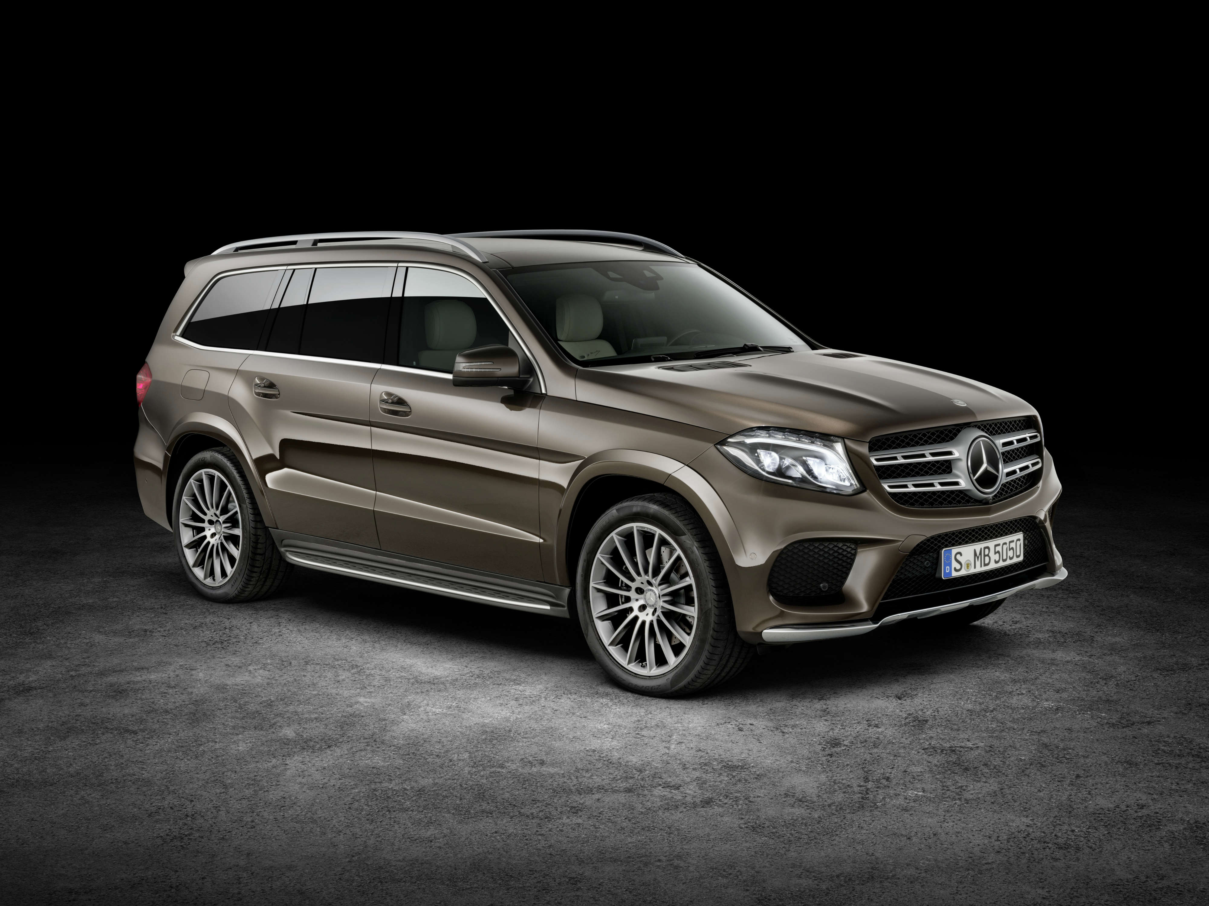 Preview of the 2015 Los Angeles motor show, including the Mercedes GLS