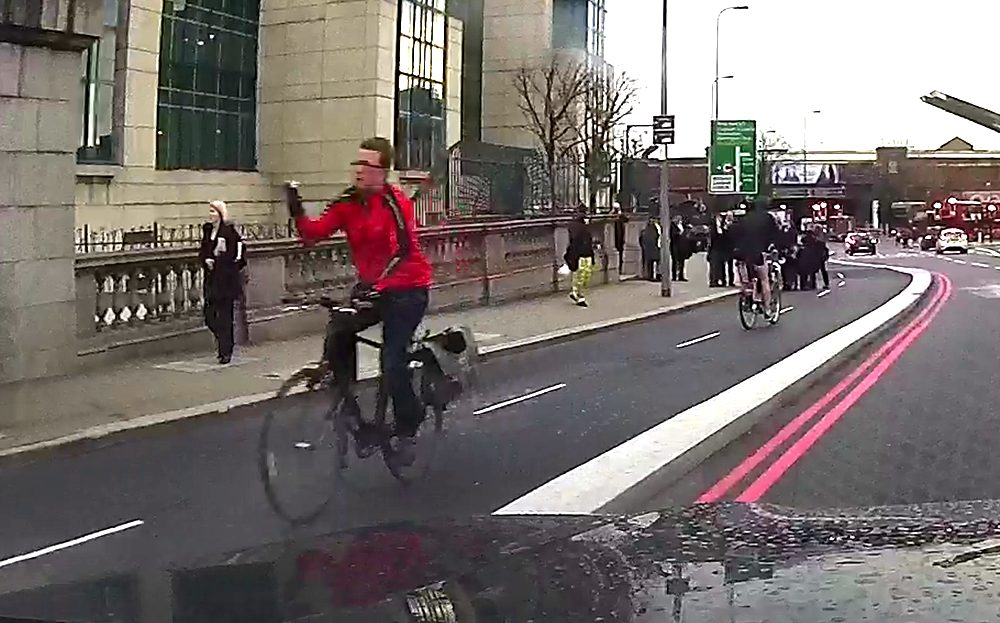 Captured on Dashcam by the sunday times: Cyclist sticks finger up at London Mayor Boris Johnson as he passes on Vauxhall Bridge