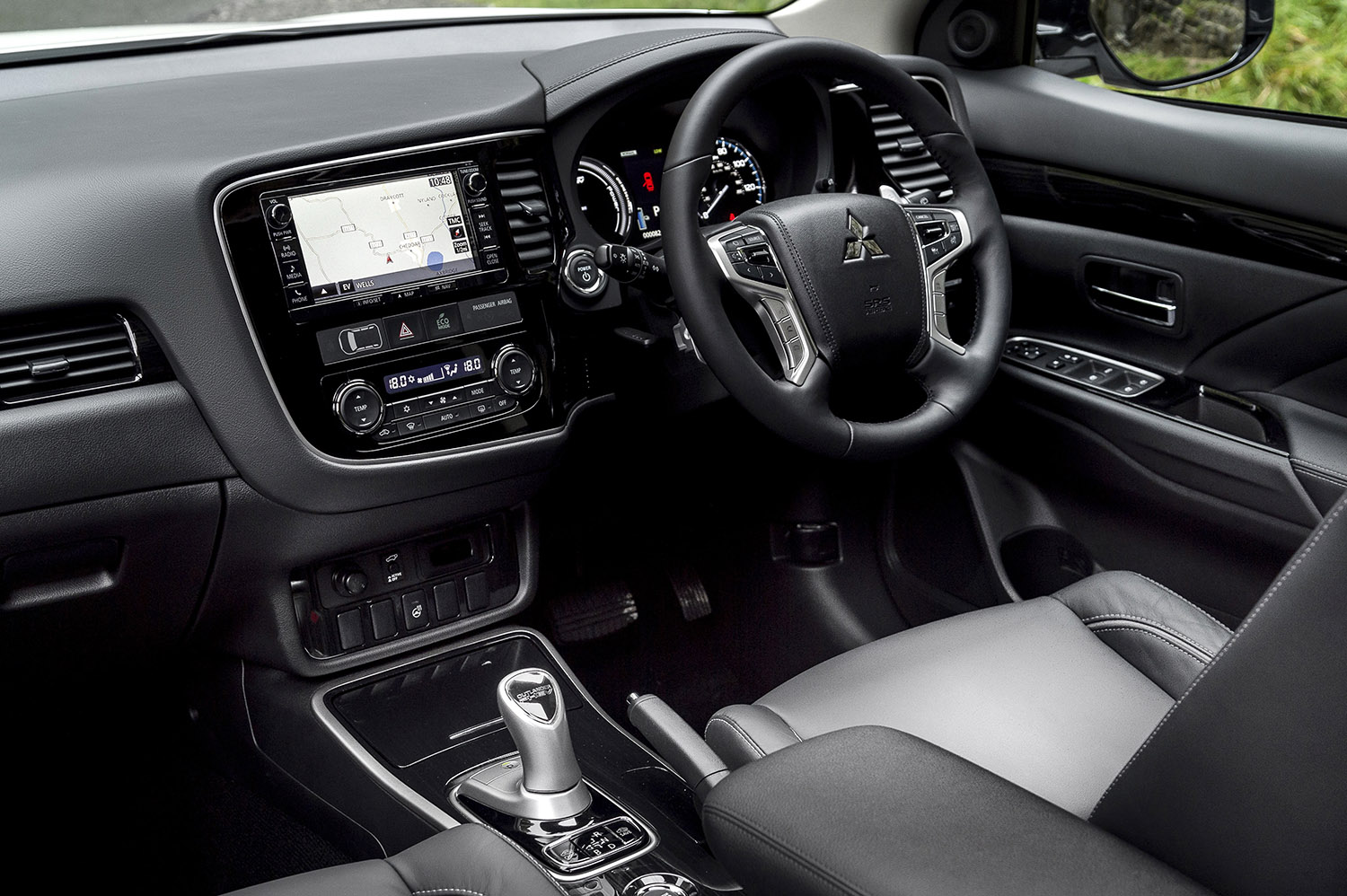 Mitsubishi Outlander PHEV interior