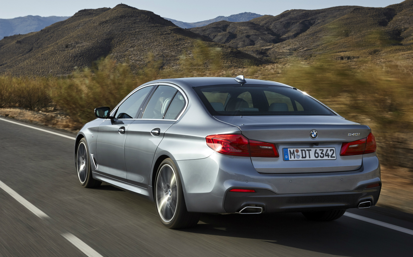 New BMW 5-series parks via remote control