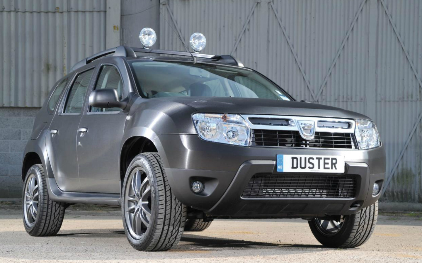 Top-5-tow-cars_Dacia-Duster