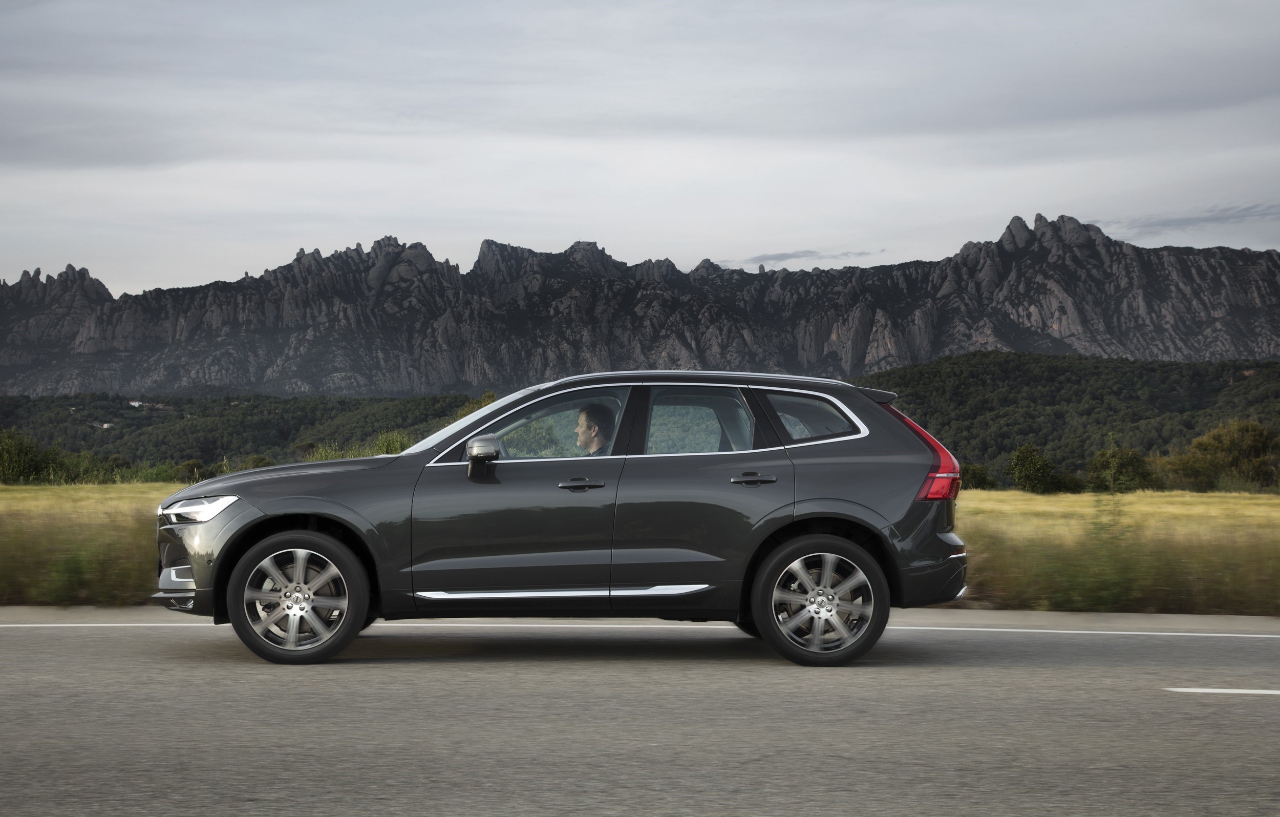 2017 Volvo XC60 vs Audi Q5 review