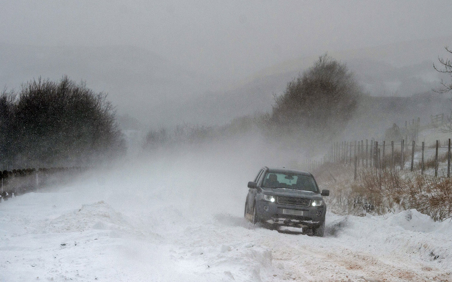 Snow and traffic jams forecast this Easter: drivers warned to take extra care on roads