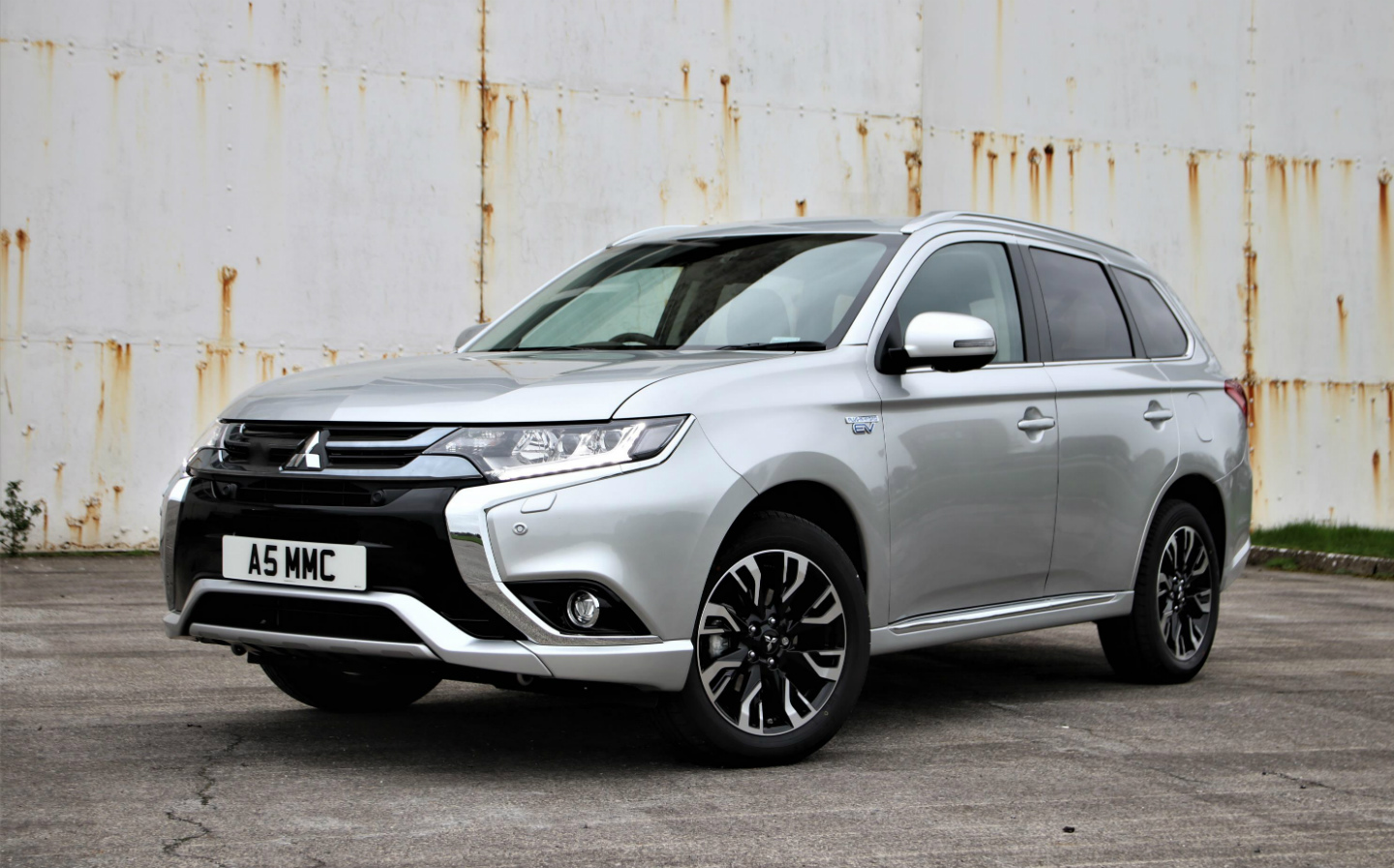 Mitsubishi Outlander PHEV vs BMW X1 diesel_Lexus NX300h hybrid and Volvo XC40 T5 petrol