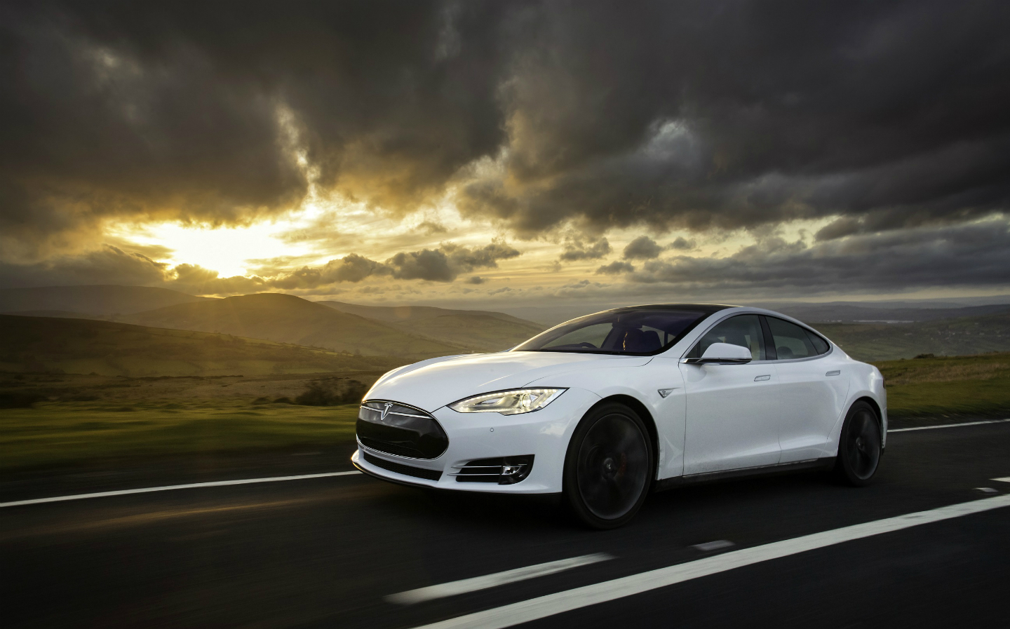 Tesla driver caught asleep behind the wheel at 70mph