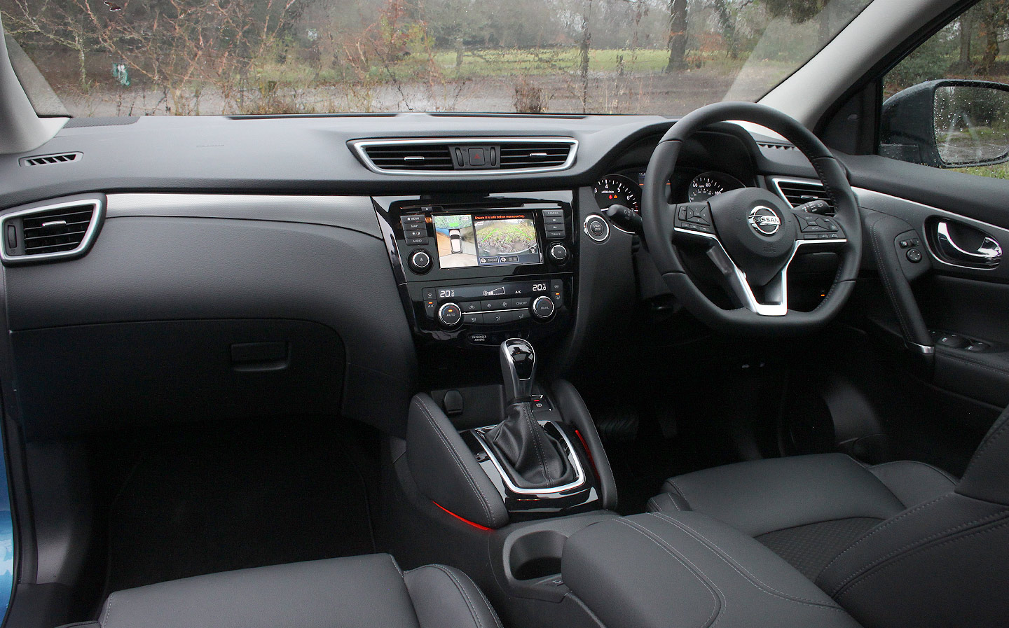 Hyundai Tucson vs Nissan Qashqai comparison review srossover SUV twin test by Will Dron and james Allen for Sunday Times driving.co.uk - 2018 qashqai interior