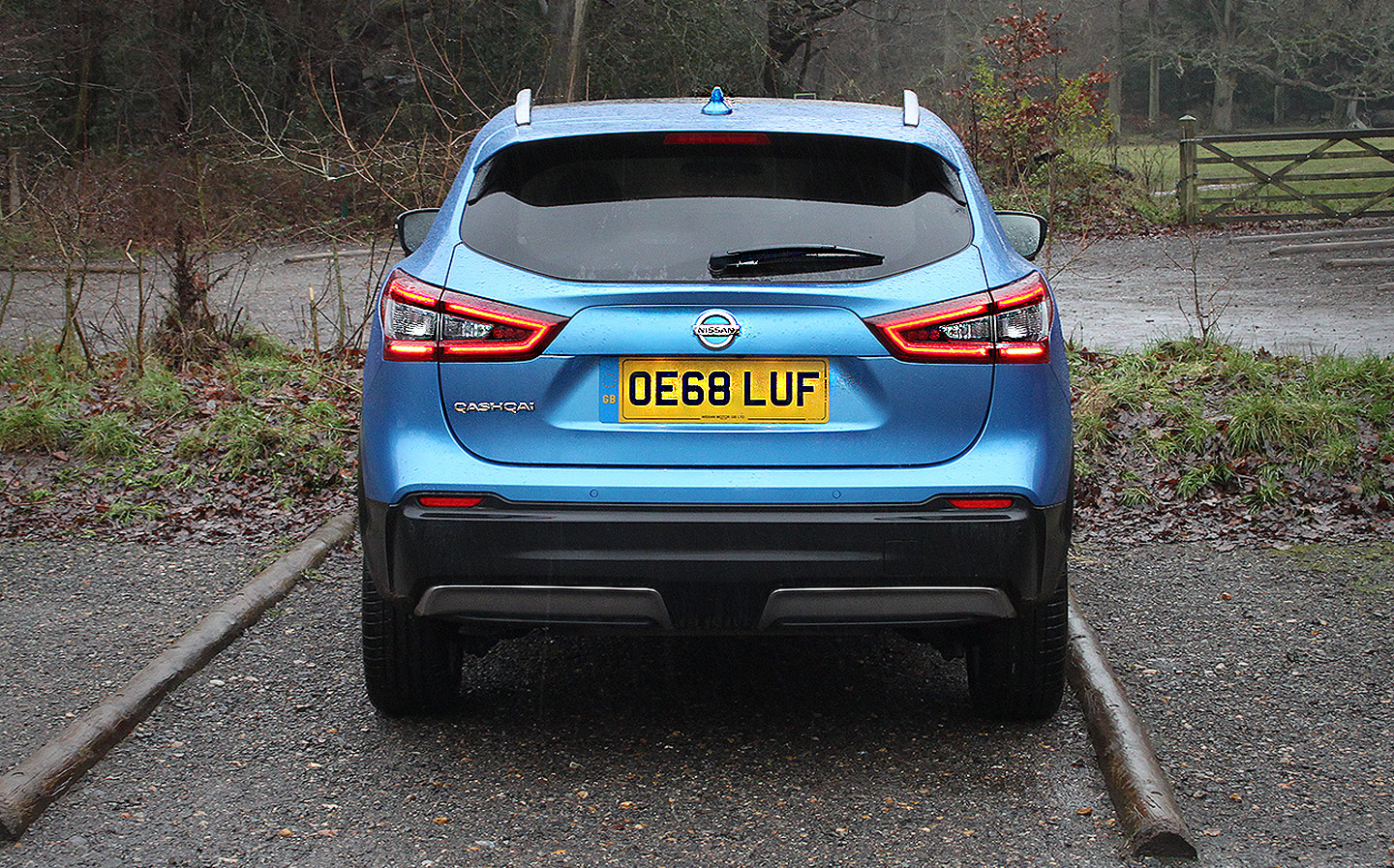 Hyundai Tucson vs Nissan Qashqai comparison review srossover SUV twin test by Will Dron and james Allen for Sunday Times driving.co.uk