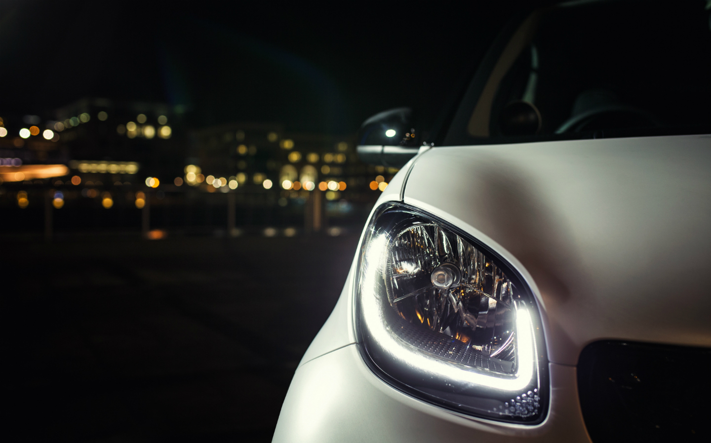 2018 Smart fortwo headlight close up