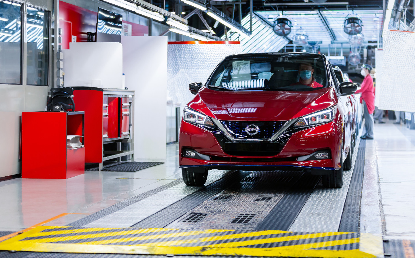 Nissan’s 500,000th Leaf rolls off the line