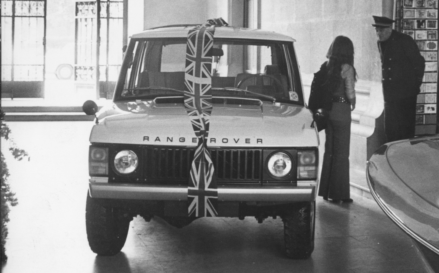 Range Rover at the Louvre