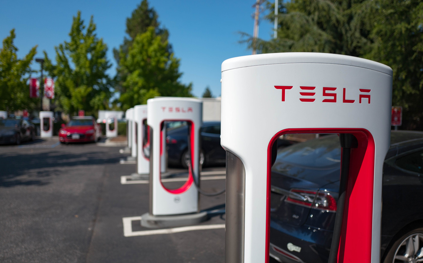 Tesla files trademarks for roadside restaurants