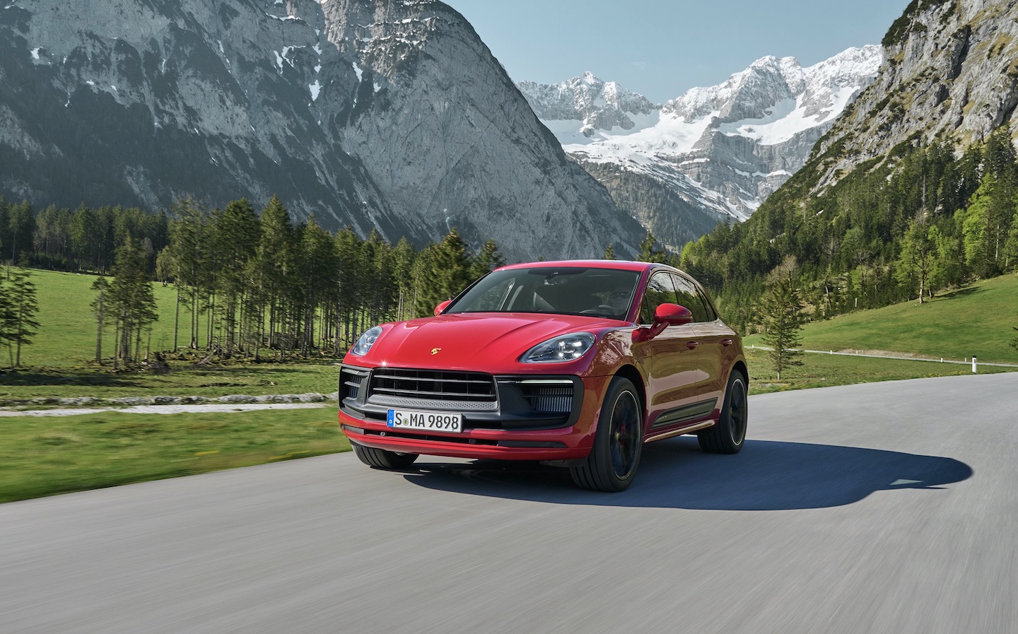 2022 Porsche Macan driving