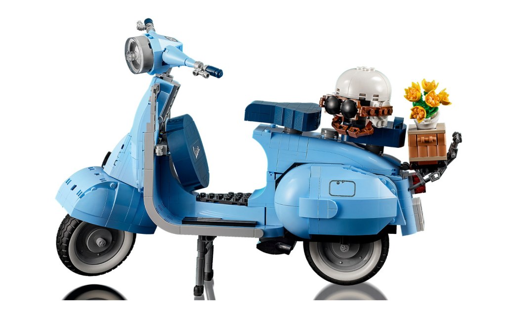 Lego makes a Vespa 125 scale model