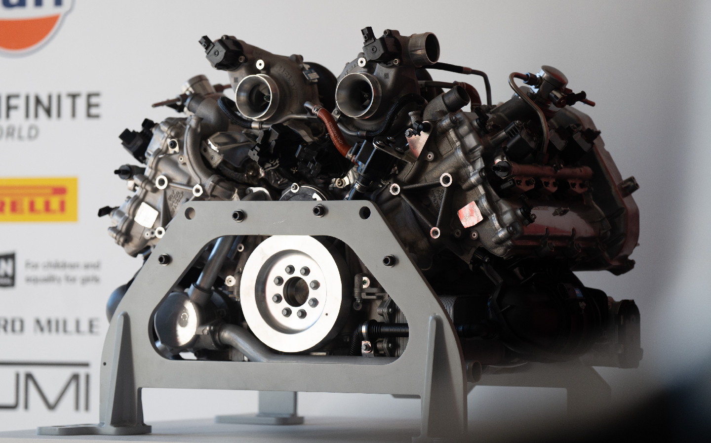 McLaren Artura V6 twin turbo engine