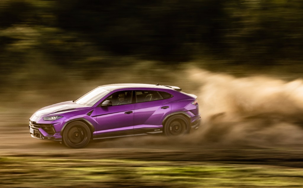 Lamborghini Urus kicks up dirt while driving at speed