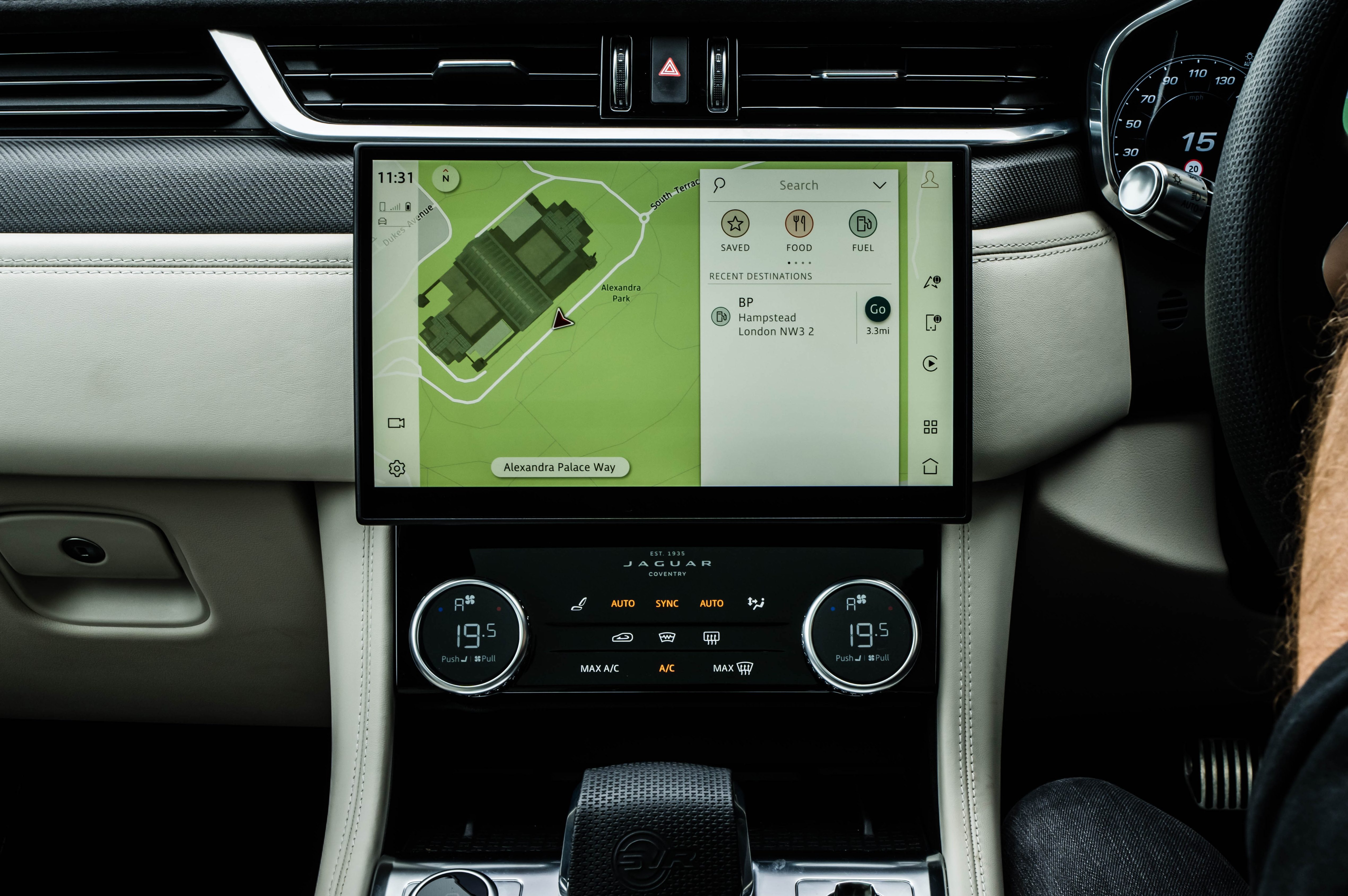 Jaguar F-Pace SVR Pivi Pro touchscreen