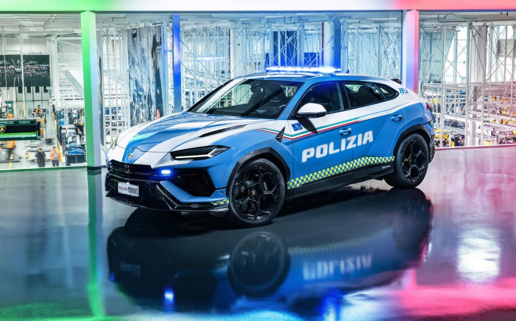 Lamborghini Urus Performante enters into service with the Italian State Police